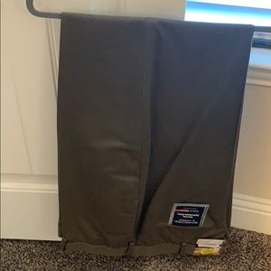 Mens 44” x 36” Roundtree & York’s non-iron Chinos